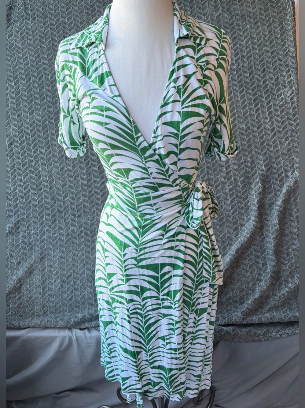 Banana Republic Wrap Dress Womens XS Green White Palm‎ Print Midi Short Sleeve